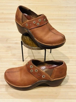 Коричневые нубуковые коренастые сабо Ariat Westlake с цветочным вырезом размер 8 B 15109 - Изображение 1 из 4