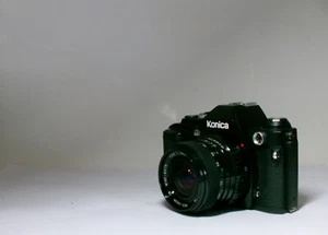 KONICA FS-1 erste Kamera mit eingebautem Winder,  m Soligor Objektiv getestet OK - Bild 1 von 8