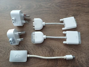 Assortiment d'adaptateurs Apple - VGA vers DVI, adaptateur secteur prise murale DuckHead UK - Photo 1/3