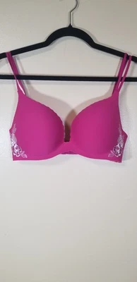 Sujetador push up Victoria's Secret Angels Secret abrazo 36C rosa con bordado  Foto 1 de 3