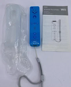 Wii - Mando a distancia Motion Plus azul claro / correa / funda manual OEM Nintendo Wii U - Imagen 1 de 7