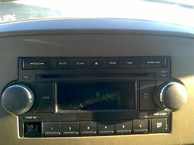 Receptor de radio radio AM-FM reproductor de CD compatible con 05-07 Jeep Grand Cherokee OEM Foto 1 de 4