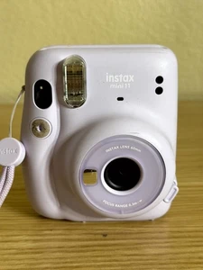 Cámara instantánea Fujifilm Instax Mini 11 rosa claro flash incorporado exposición automática - Imagen 1 de 5