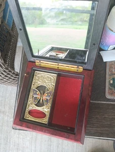 Vtg Enamel Butterfly Wood Tone Automation Music Jewelry Box - Picture 1 of 8