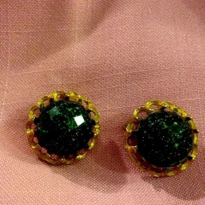 Vintage Clip on Earrings (Z) - Picture 1 of 5