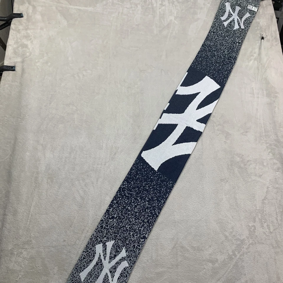 Bufanda para adultos de los Yankees de Nueva York FOCO Forever Collectibles 7"x66" Foto 1 de 4
