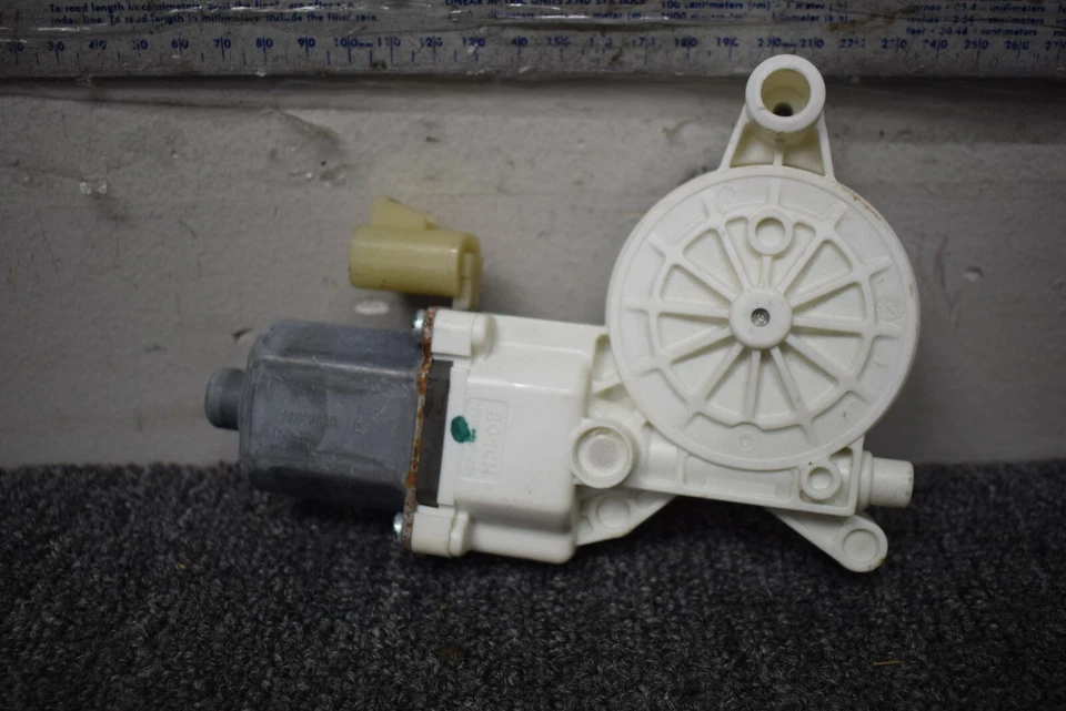 2010-2014 CADILLAC CTS WINDOW REGULATOR MOTOR FACTORY OEM - Image 1 of 4