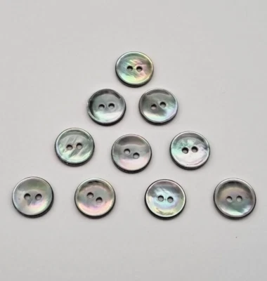 10 graue Perlmutt Knöpfe 2-Loch 13 mm / Mother-of-Pearl Button Bouton Nacre D8 - Bild 1 von 3