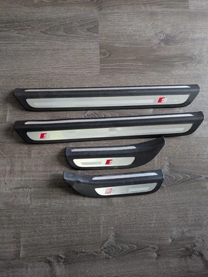 AUDI SQ5 2014-2017 - Panel de umbral de puerta trasera izquierda / placa de desgaste (línea S) Foto 1 de 2