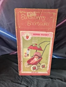 Passeggino bambola Coleco Fragola Shortcake Berry Buggy 1981 vintage nuovo con scatola - Foto 1 di 7