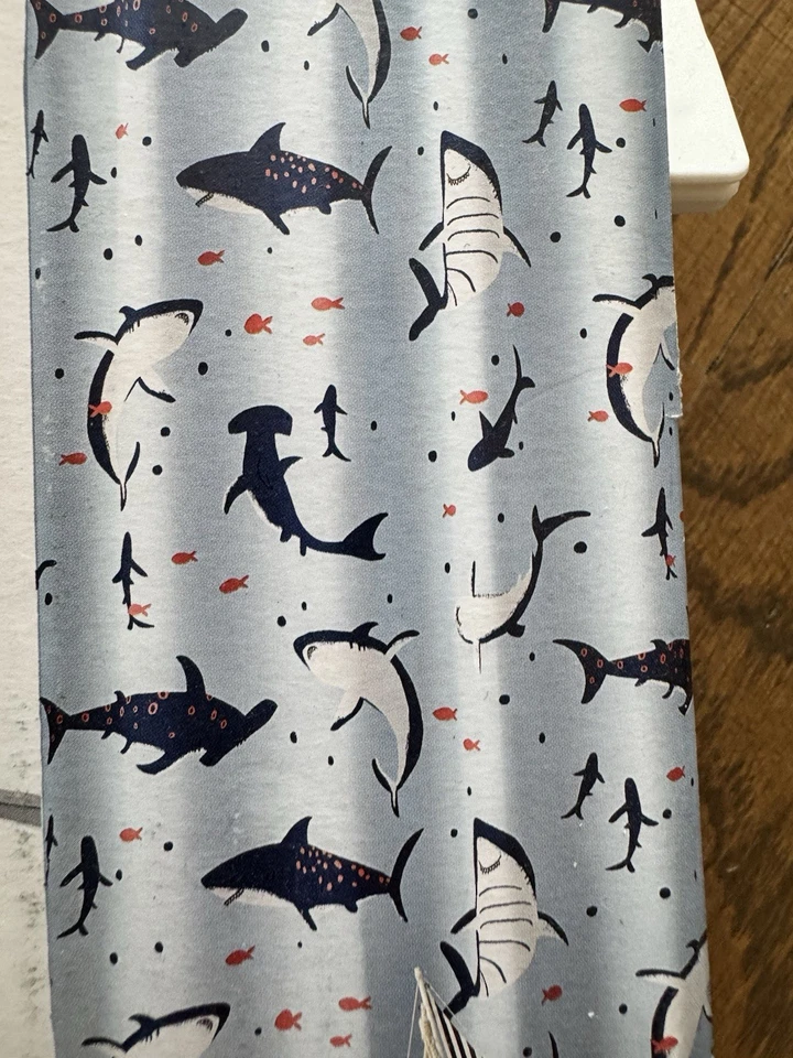 Cortina de ducha Shark de PillowFort para playa caprichosa turquesa Target Boys Foto 1 de 4