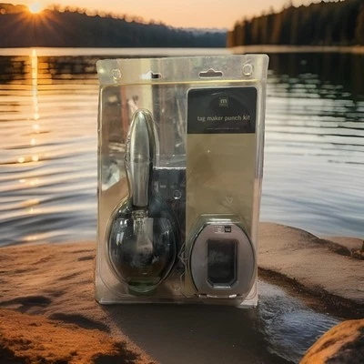 Making Memories Tag Maker punch kit - Image 1 of 4