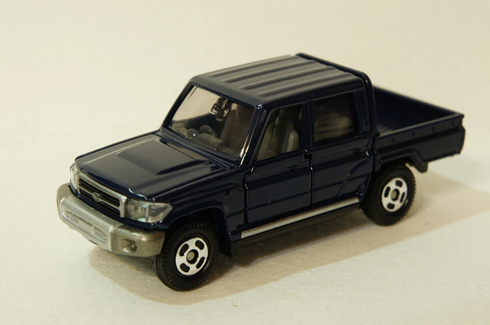 Takara Tomy Tomica 103 Toyota Land Cruiser 1:71 Diecast Car