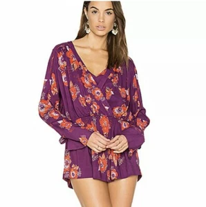 Free People Surplice Top, Größe S, Farbe Pflaume, Neu mit Etikett - Bild 1 von 4