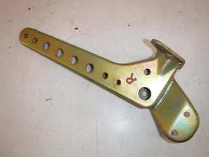 03-06 SUZUKI BURGMAN 400 OEM RIGHT FRONT FOOT REST PEG STEP - Picture 1 of 3