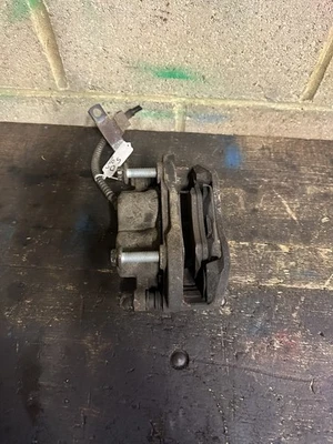 2019 SAIC LDV V80 16" Driver Side Front Caliper & Carrier - Image 1 of 4