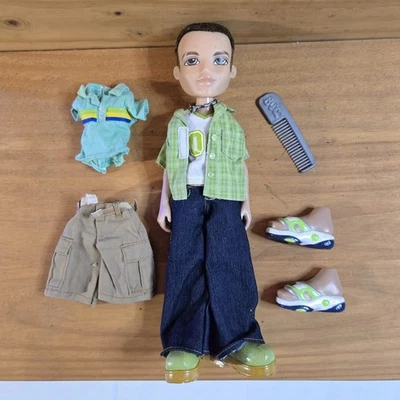 Óculos de sol Bratz Boyz New Fashions Dylan MGA 2002 SEM bolsa viseira relógio pulseira  - Imagem 1 de 4