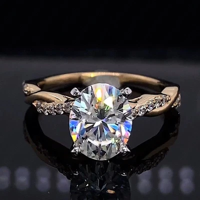 Anillo de compromiso banda infinita de moissanita corte ovalado de 2,10 TCW en oro bicolor de 14 k Foto 1 de 4