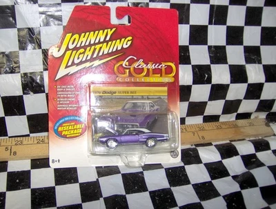 Dodge Super Bee Classic Gold Collection 2005 Johnny Lightning 1970 púrpura 1/64 Foto 1 de 2
