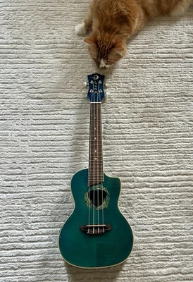 Ukelele de concierto acústico Luna Dolphin azul atemporal con estuche blando incluido Foto 1 de 4