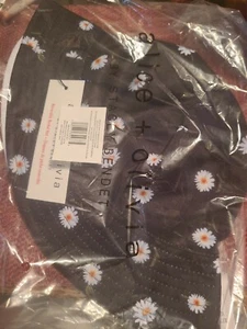 Neu mit Etikett Alice + Olivia wendbarer Fischerhut schwarz mit Gänseblümchenmuster, Einzelhandel 85 $ - Bild 1 von 5