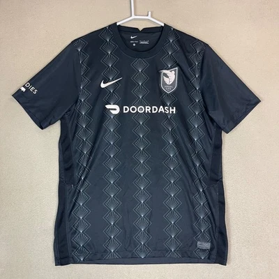 Camiseta de fútbol Nike Dri-FIT Angel City FC negra con logotipo grande para hombre Foto 1 de 4
