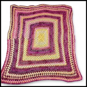 Handarbeit Granny Square Häkeldecke Afghan Überwurf Rosa Lila Gelb 45x53 Vintage - Bild 1 von 5