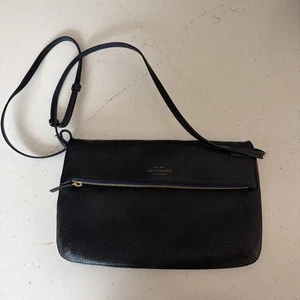 Euc Smythson of Bond Street Black Pebbled Leather Crossbody Flap Bag Zipper - Bild 1 von 8