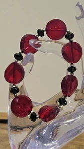 Bracciale Vintage Sfaccettato Rosso e Nero Vetro Perline Elastiche Perline Artigianali - Foto 1 di 9