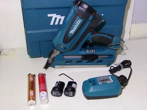 Makita GN900 7.2V 1st Fix Gas Nail Gun Kit Full Working Order Good Condition - Picture 1 of 7