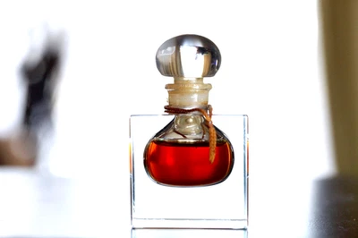 Perfume puro Lauren, perfume puro en cristal de los años 70, Ralph Lauren vintage de los años 70 Foto 1 de 4