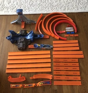 Big Lot of Hot Wheels Accessories 40 Pieces Motorized Tracks Loops Connectors - Picture 1 of 10