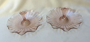 LOTTO 2 PIATTI DA PORTATA CARAMELLE SCANALATI VETRO DEPRESSIONE VINTAGE ROSA GAMBO - Foto 1 di 4