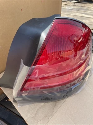 NOS FORD 2004-2011 CROWN VICTORIA TAIL LIGHT RH SIDE OEM 8W7Z-13404-AA NEW! - Image 1 of 4