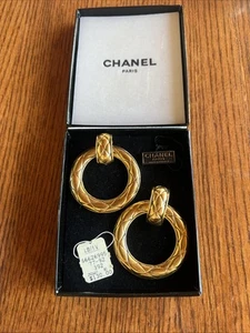 Chanel 1980s Gold Plated Door Knocker Quilted Hoop Clip On Earrings W/ Tags+Box - Picture 1 of 14