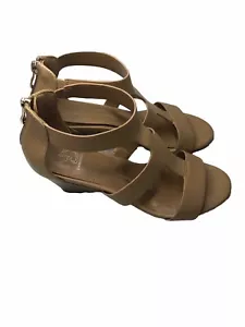 New Directions Devinda Damen-Riemchensandalen 7M hellbraun offene Zehenpartie Reißverschluss hinten - Bild 1 von 10