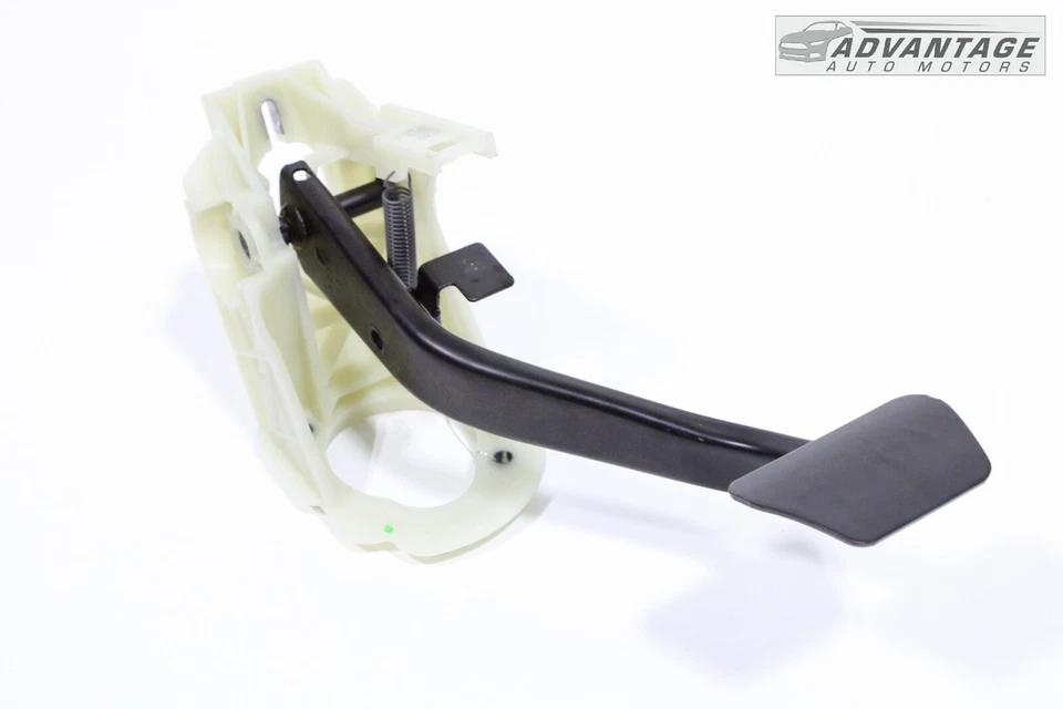 2013-2016 BMW 320I F30 BRAKE STOP PEDAL W/ SUPPORT MOUNT BRACKET OEM - Image 1 of 4