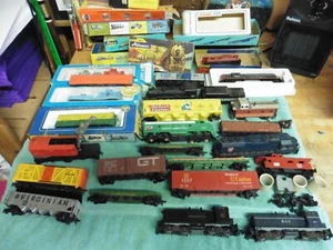 Lot of apx 22 Vintage Large Trains HO Cars Engines some boxes Lionel Atlas - Picture 1 of 20