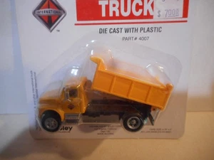Boley 4007 International yellow Dump Truck mint 250001 - Picture 1 of 4