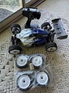 Team Associated RC8.2e 4WD Buggy 1/8 RC Buggy RTR - Picture 1 of 4