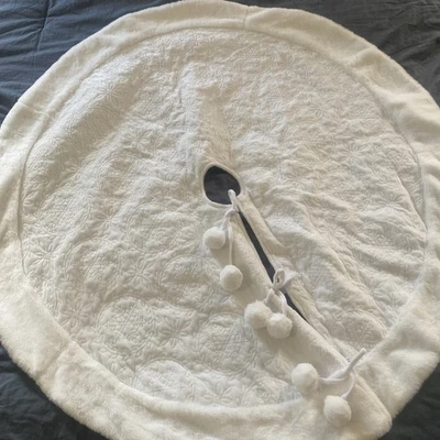 WHITE FLUFFY PLUSH EMBROIDERED SNOW FLAKE CHRISTMAS TREE SKIRT  - Image 1 of 4