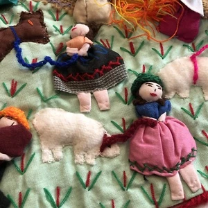 Arpillera Handmade Christmas Tree Skirt Nativity 3D Applique RARE signed 40in - Picture 1 of 14