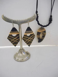 Hand-Crafted~Adj Lgth Necklace w/Wooden Pendant+Matching Diamond Shaped Earrings - Picture 1 of 3