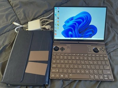 GPD WIN Max 2 Ryzen7 6800U 16 GB actualizado a 4 TB Foto 1 de 4