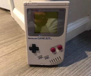 Nintendo GAMEBOY Game Boy ORIGINAL 1989 HANDHELD Videospielkonsole NICHT FUNKTIONSFÄHIG - Bild 1 von 15