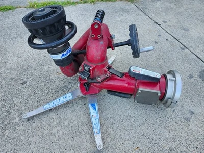 Pistola de diluvio TFT Crossfire, camión de bomberos Foto 1 de 4