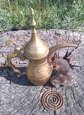 Antigua cafetera árabe urna de té latón paz Oriente Medio turco MARCADO LEER Foto 1 de 4