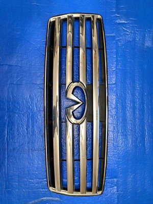 2004 to 2007 Infiniti QX56 Front Upper Chrome Grill Grille B4007 OEM DG1 - Image 1 of 4