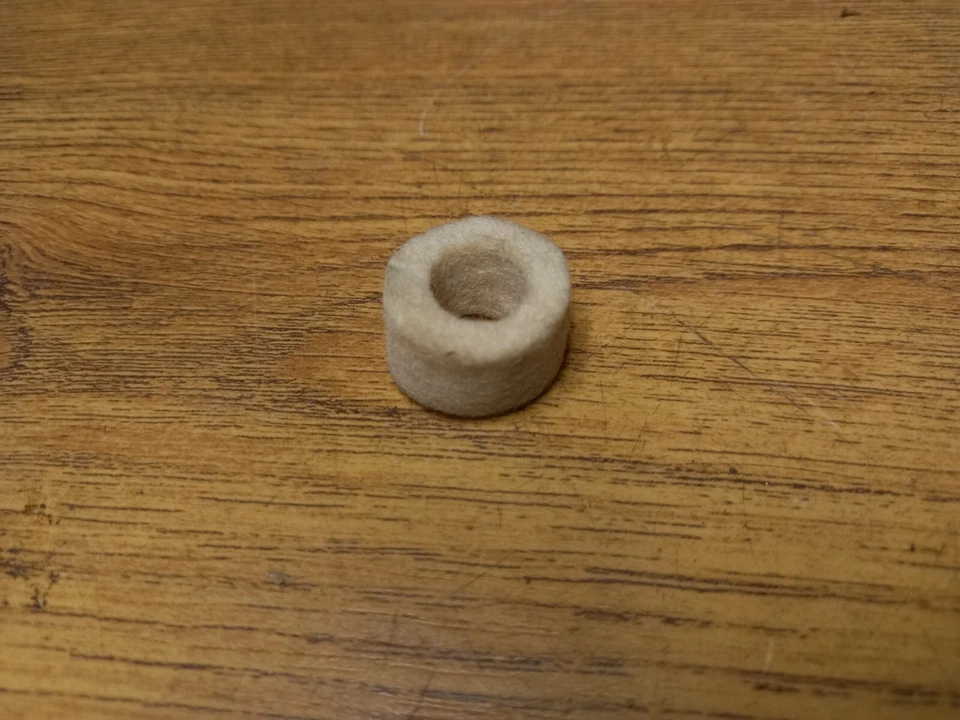 TRIUMPH T20 TIGER CUB GEAR CHANGE SHAFT FELT OIL SEAL - 57-1811 - Imagem 1 de 1