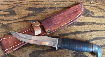 Vintage CASE XX USA 323-5 Hunting Knife w Stacked Leather Handle & Sheath - Image 1 of 4